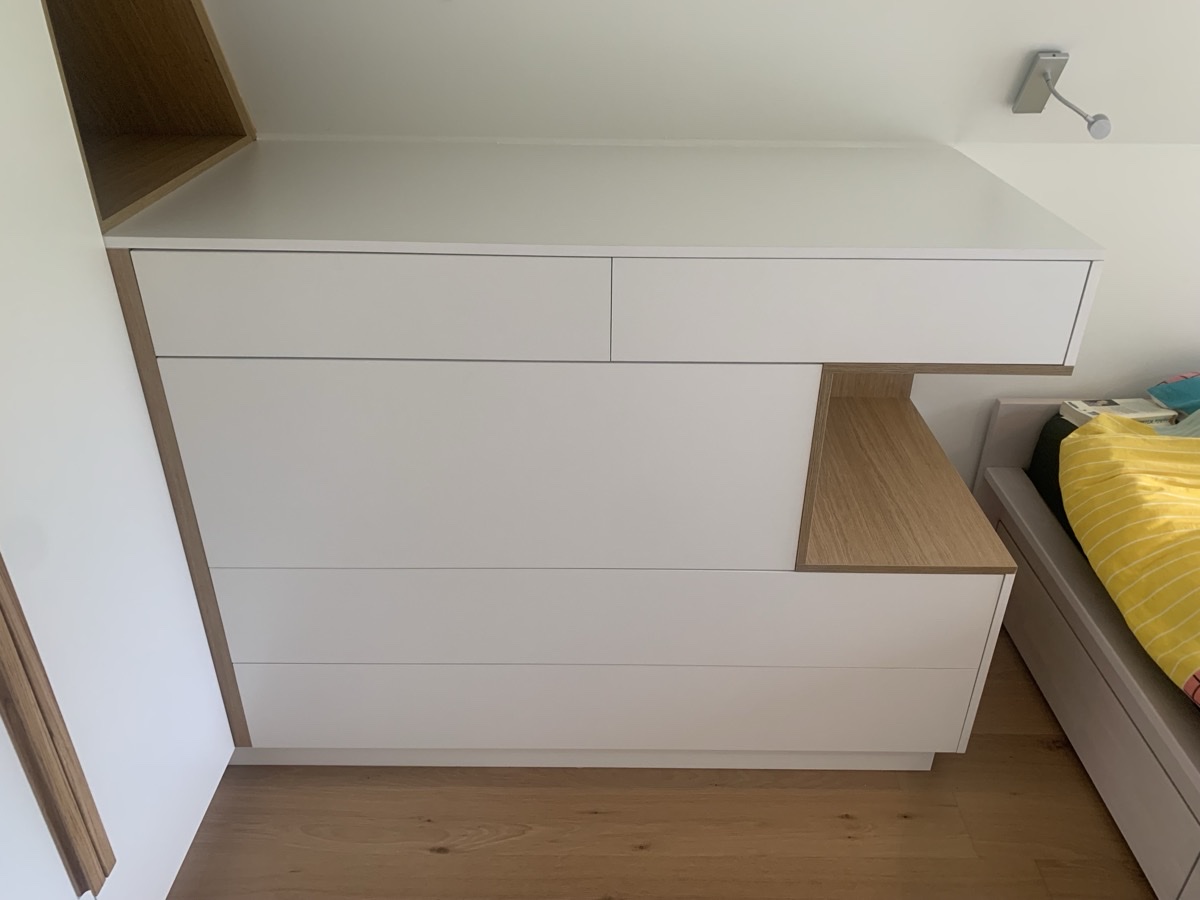 Inbouwkast met nachttafel — foto 2